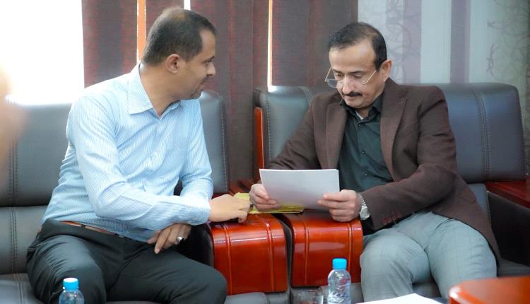 المحافظ بن الوزير يناقش أداء المؤسسة العامة للتأمينات الاجتماعية ومستوى التغطية التأمينية