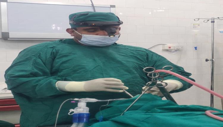 استمرار إجراء العمليات الجراحية لقسم الأنف والأذن والحنجرة بمستشفى شبام