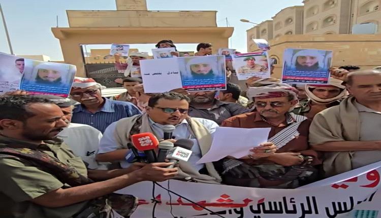 احتجاجات وغضب شعبي يطالب باستبعاد مداني الإرهاب من صفقة التبادل مع الحوثيين