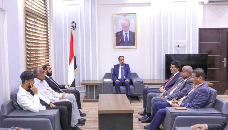 وزير الشباب والرياضة يناقش مع محافظ أبين القضايا المتعلقة بالشباب والرياضيين
