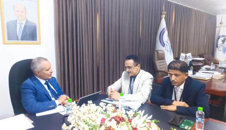وزير الشؤون الاجتماعية والعمل يناقش مع رئيس الوحدة التنفيذية إعداد خارطة طريق وطنية للحلول الدائمة للنازحين