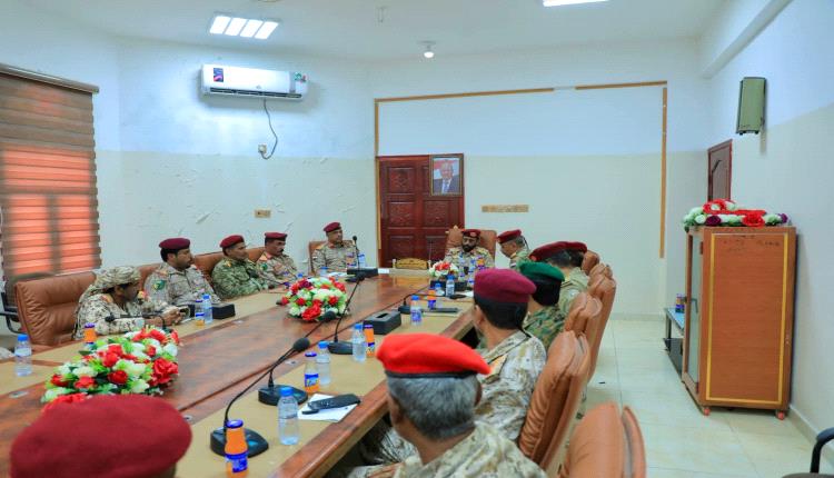 اللواء سالم كدة يوجّه برفع الجاهزية القتالية خلال اجتماع لقيادات محور الغيضة
