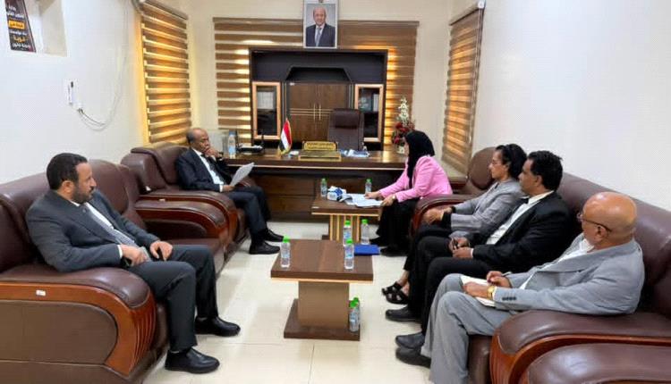 وزيرة الشؤون القانونية ووزير النفط والمعادن يبحثان تحديث التشريعات المنظمة للقطاع النفطي