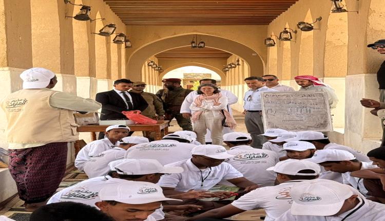 سفيرة فرنسا تختتم زيارتها لحضرموت بجولة لدوعن وتشيد بمقوماتها التراثية والتنموية الرائدة