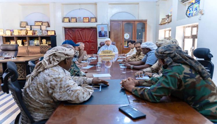 اللجنة الأمنية بمحافظة أرخبيل سقطرى تناقش الأوضاع الأمنية والعسكرية وتعزز إجراءات حفظ الأمن والاستقرار