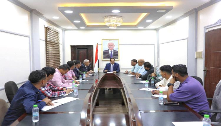 وزير الشباب والرياضة يلتقي الإدارة الجديدة لنادي الروضة بعدن