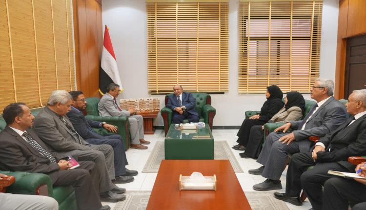 الخنبشي يبحث مع وزير الثقافة والسياحة سبل تنشيط القطاع السياحي وتعزيز الحراك الثقافي في حضرموت