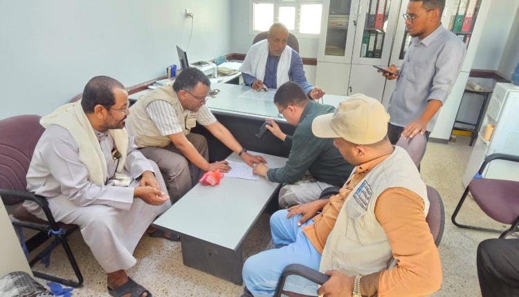 السلطة المحلية والتربية بالسوم تستلمان ابتدائيًا مشروع سقفة ظل بمدرسة الأحقاف للبنات