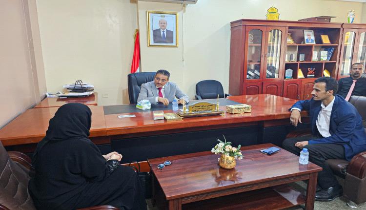 وزير الثقافة والسياحة يزور مركز بلفقيه الثقافي بالمكلا ويطلع على أعمال التأهيل الجارية