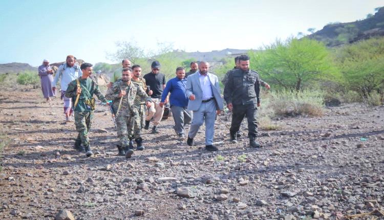 اللواء القبّة يزور موقع مشروع تغذية مدينة الضالع بالمياه ويوجه بالبدء الفوري في تنفيذ أعمال الحفر