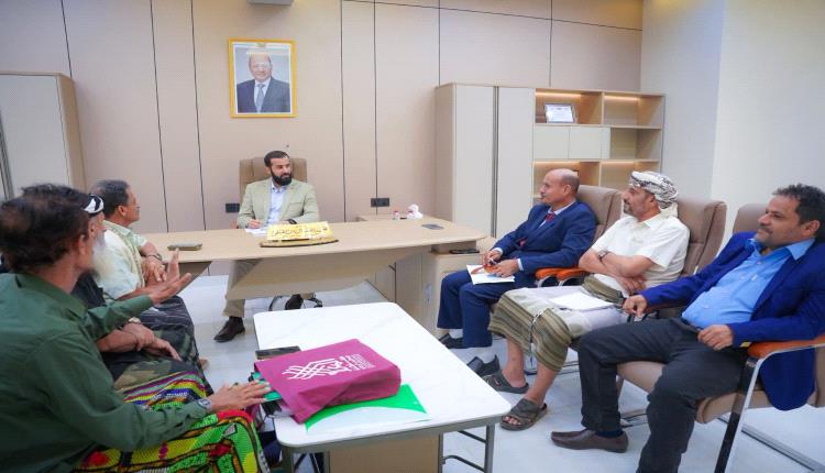 محافظ أبين يلتقي مدير عام مديرية سباح ويناقش احتياجات المديرية