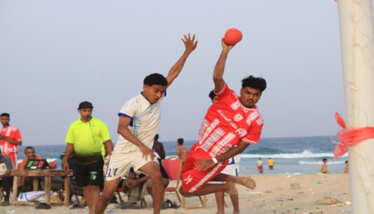 شعب حضرموت يقص شريط بطولة كأس البلدة لكرة اليد الشاطئية بالفوز على هلال فوة