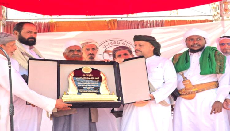 قبيلة الأخماس آل باكوبن الكندي تكرم مصلحة شؤون القبائل بوادي وصحراء حضرموت