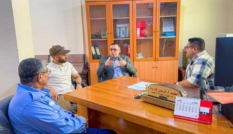 لقاء يناقش سبل تعزيز الإيراد المحلي في مصلحة الهجرة والجوازات والجنسية بعدن
