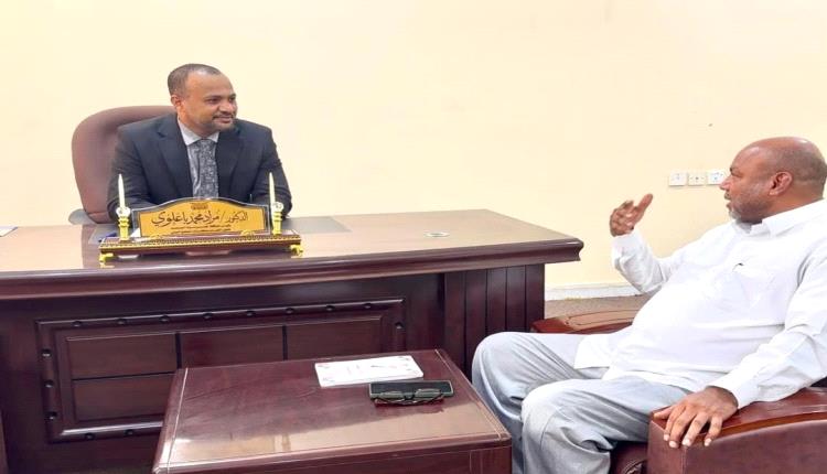 وكيل المحافظة باعلوي يبحث مع المدير العام للشباب والرياضة بساحل حضرموت تعزيز العمل الشبابي وتطوير القطاع الرياضي