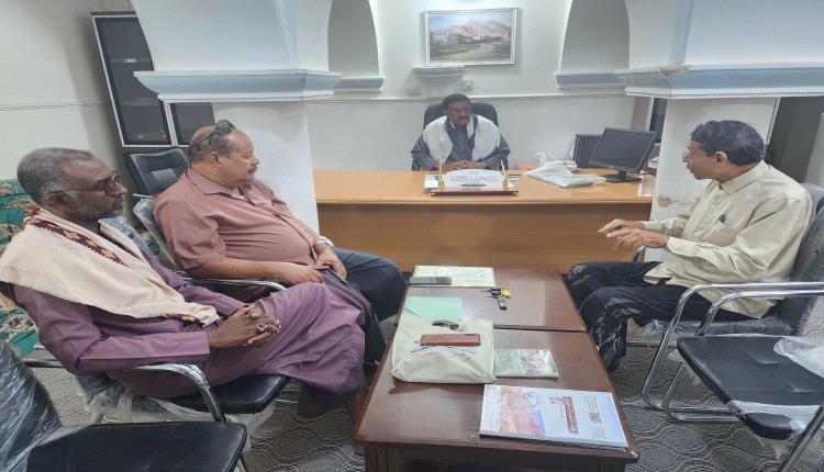 مدير عام مديرية تريم يجتمع بعقال حارات السوق وخيلة والخليف والسحيل لبحث احتياجات المواطنين وتعزيز الشراكة المجتمعية