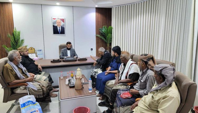 محافظ أبين يلتقي مشايخ ووجهاء قبيلة الجعادنة ويؤكد دعمه لمطالبهم الحقوقية في قضية علي عشال
