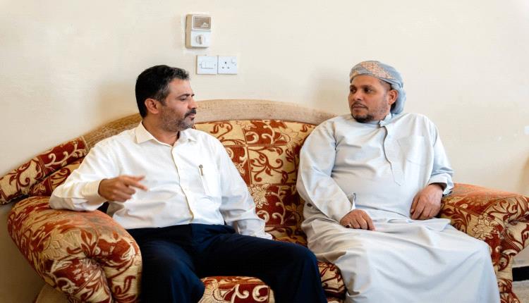 محافظ سقطرى يتفقد سير العمل بمحكمة حديبوه الابتدائية