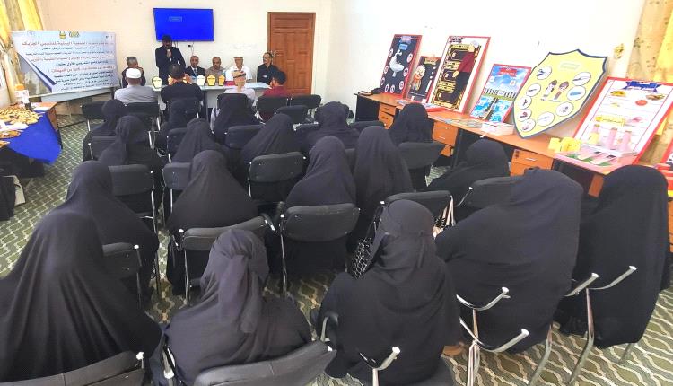 مدير عام شبام يختتم البرنامج التدريبي “وسيلتي من مخلفاتي.. كنوز من المهملات” ويشيد بمخرجاته الإبداعية بالمديرية