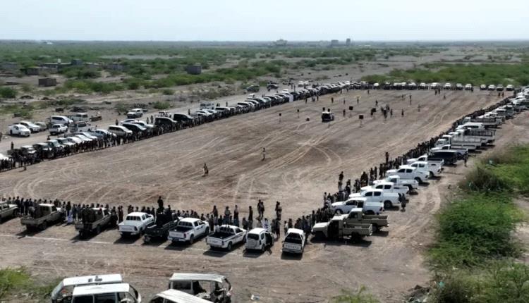 المخا.. وقفة قبلية مسلحة تؤكد الجاهزية لإسناد معركة التحرير