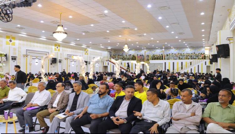 بحضور قيادات تربوية ومحلية.. مدارس ورياض الأصدقاء الأهلية تحتفي بتخرج طلاب الصف التاسع في عدن
