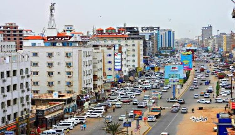 الأجهزة الأمنية تزيل صور "الزُبيدي" من شوارع في عدن