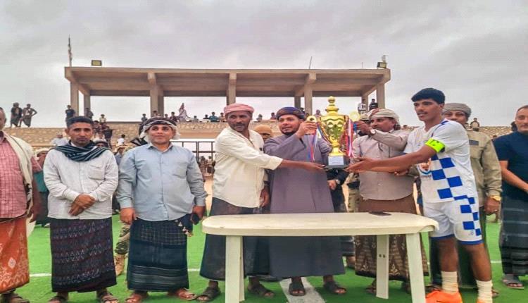 محافظ أرخبيل سقطرى يتوج نادي الجزيرة بطلاً للتصفيات التمهيدية لأندية الدرجة الثالثة 2026م