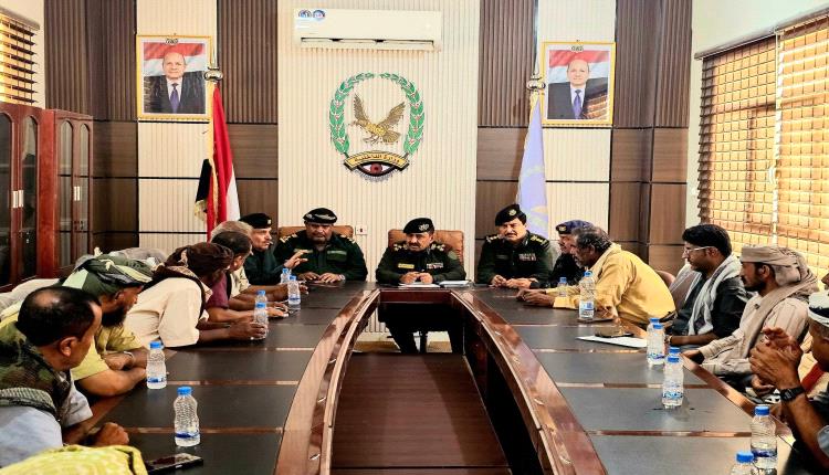 مدير عام شرطة شبوة يلتقي عقال الحارات بمدينة عتق ويشدد على تعزيز التعاون الأمني للحد من الجريمة