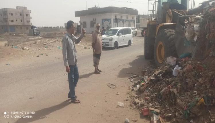 لحج .. تنفيذ حملة رفع مخلفات القمامة بمديرية تبن.