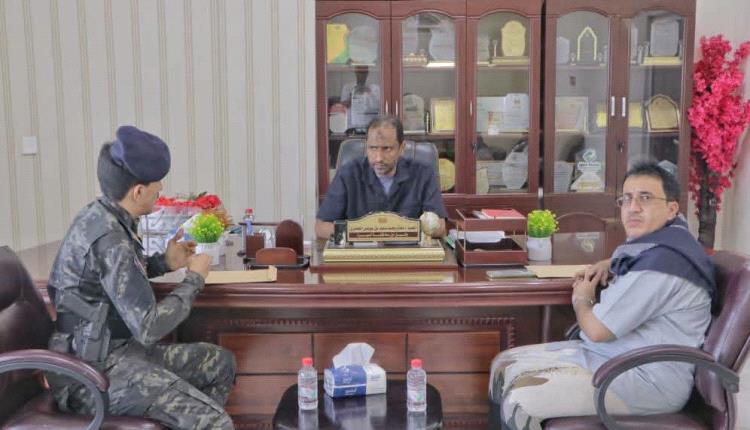 الوكيل الأول لمحافظة المهرة يطّلع على أبرز الصعوبات التي تواجه إدارة ميناء نشطون البحري