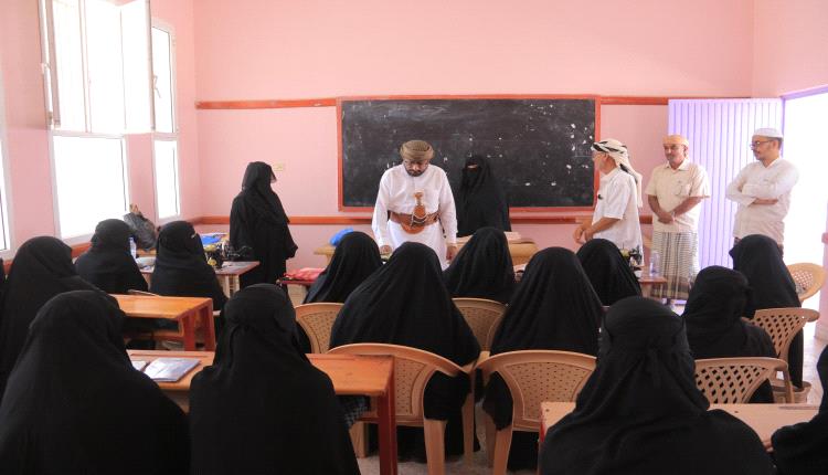 تدشين المخيم الصيفي الإبداعي النسوي بمديرية شبام لتعزيز المهارات والإبداع لدى المشاركات