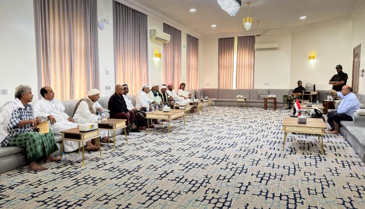 الخنبشي يشيد بجهود لجنة إصلاح ذات البين ويؤكد منع أي أعمال للتنقيب عن الذهب بمنطقة قضية حفاظاً على الأمن والسلم المجتمعي