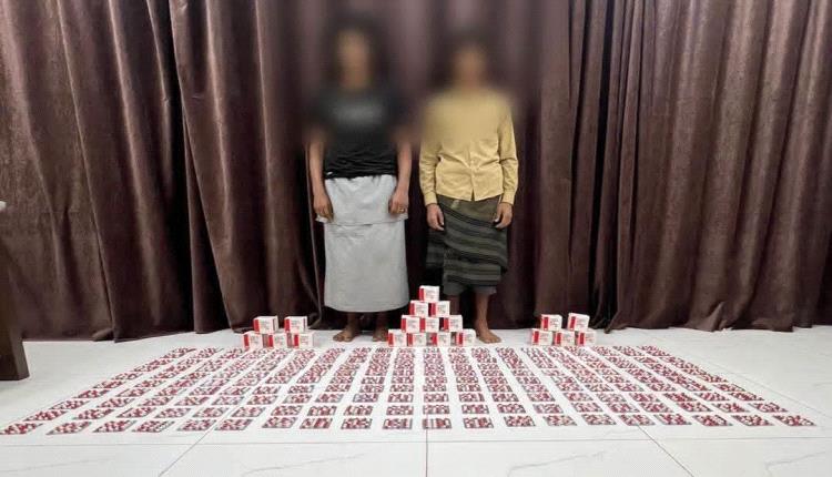 مكافحة المخدرات بعدن تضبط 3 آلاف حبة بريجبالين بحوزة شخصين
