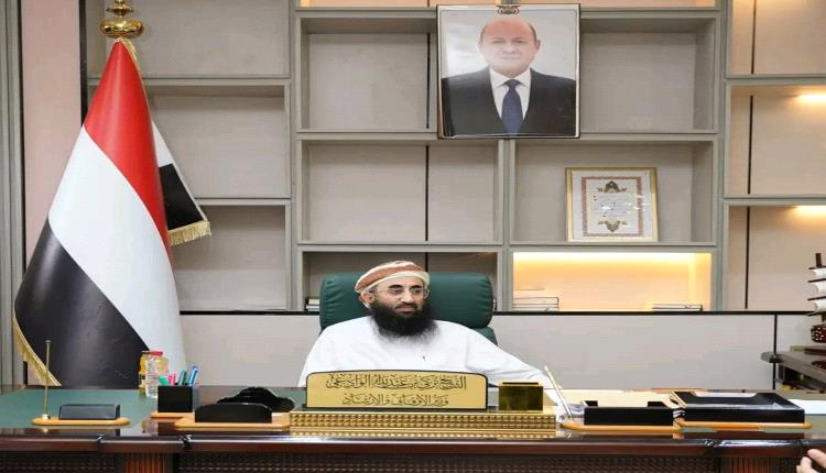 وزير الأوقاف : الدولة هي المظلة الشرعية الجامعة والمرحلة تتطلب الالتفاف حول القيادة لمواجهة المليشيات الحوثية الإرهابية المدعومة إيرانيًا