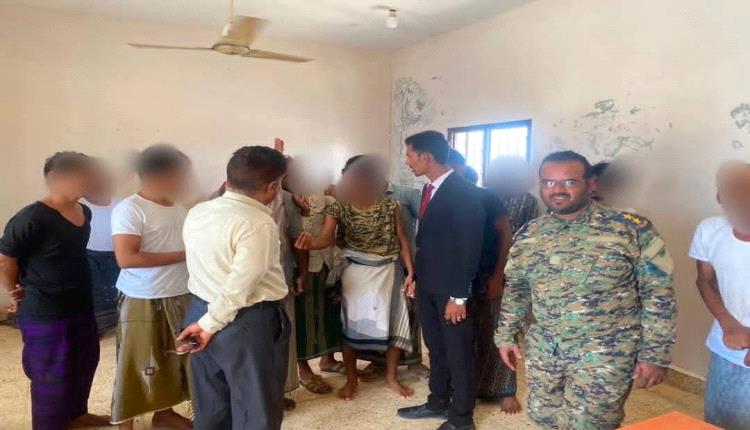 وكيل نيابة الريدة يتفقد أوضاع المحتجزين في أمن المديرية ويأمر بالإفراج عن أربعة بضمانات