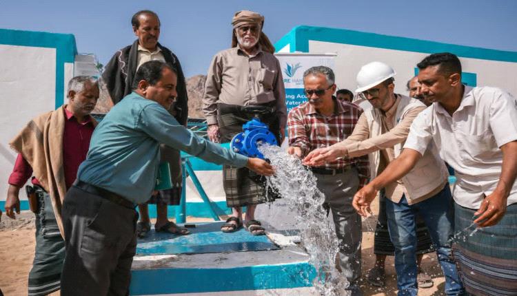 مدير عام مديرية عتق ومدير مياه الريف بشبوة يدشنان مشروع تأهيل بئر الصدارة لتعزيز خدمات مياه الشرب