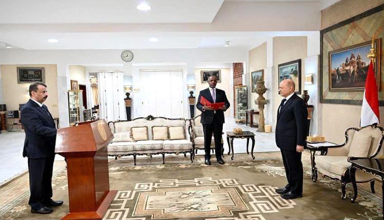 محافظ صعدة يؤدي اليمين الدستورية أمام رئيس مجلس القيادة الرئاسي