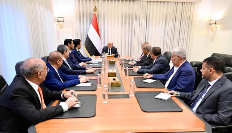 رئيس مجلس القيادة يشيد بالتحالف البحري متعدد الجنسيات والدعم السعودي لمؤسسات الدولة اليمنية وامن واستقرار المنطقة