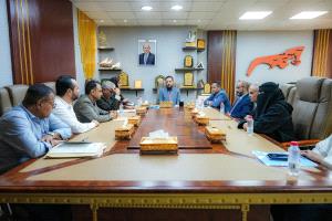 محافظ العاصمة عدن يلتقي مديري العموم الجدد والسابقين ويؤكد أهمية التكامل والاستفادة من جميع الكفاءات