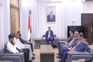 وزير الشباب والرياضة يناقش مع محافظ أبين القضايا المتعلقة بالشباب والرياضيين