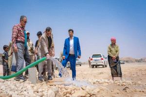 المحافظ بن الوزير يفتتح مشروع مياه نعضة ويؤكد مواصلة التوسع في مشاريع الأمن المائي والتنمية الخدمية
