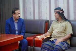 المحافظ بن الوزير يؤكد مواصلة دعم الأولويات الخدمية والتنموية لمديرية عرماء