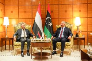 وزير الصناعة والتجارة يبحث مع نظيره الليبي تعزيز العلاقات وتطوير آفاق التعاون المشترك بين البلدين الشقيقين