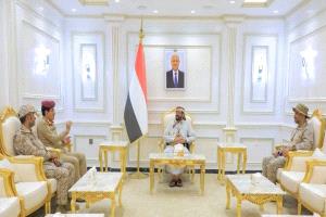 العرادة يؤكد خلال لقائه وزير الدفاع ورئيس الأركان أن الدفاع عن الجمهورية معركة مصيرية ويشدد على رفع الجاهزية