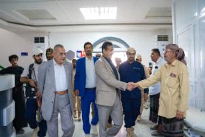 المحافظ بن الوزير يتفقد هيئة مستشفى شبوة العام ويؤكد استمرار دعم تعزيز  الخدمات الطبية للمواطنين