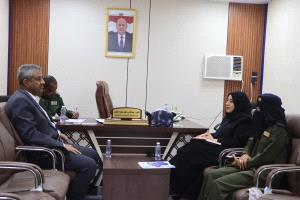 وكيل المحافظة لشؤون المرأة تبحث مع قيادة أمن وشرطة ساحل حضرموت تعزيز فاعلية وحدات مكافحة الابتزاز الإلكتروني وتوسيع نطاقها