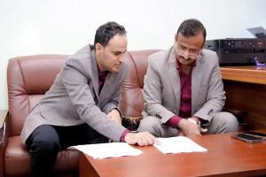 المحافظ بن الوزير يناقش مع مدير فرع مؤسسة الطرق والجسور أبرز مشاريع صيانة وتأهيل طرق محافظة شبوة