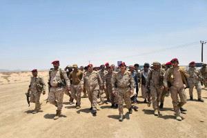 وزير الدفاع يعقد اجتماعاً عسكريآ بمحور عتق ويؤكد اهتمام القيادة السياسية بمحافظة شبوة