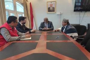 وزير الإدارة المحلية يبحث مع جمعية الهلال الأحمر التركي تعزيز التدخلات الإنسانية والتنموية في المحافظات المحررة