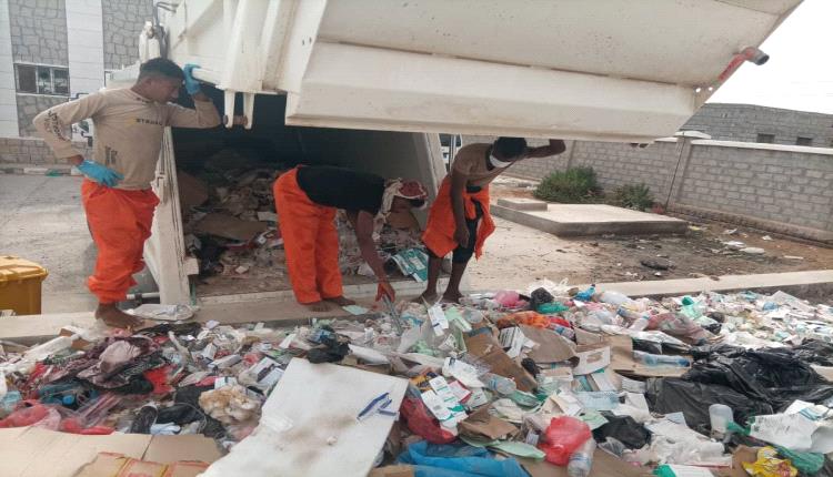 صندوق النظافة بأحور ينفذ حملة لإزالة المكدسات النفاياتية المتراكمة منذ عيد الأضحى من حرم مستشفى أحور العام